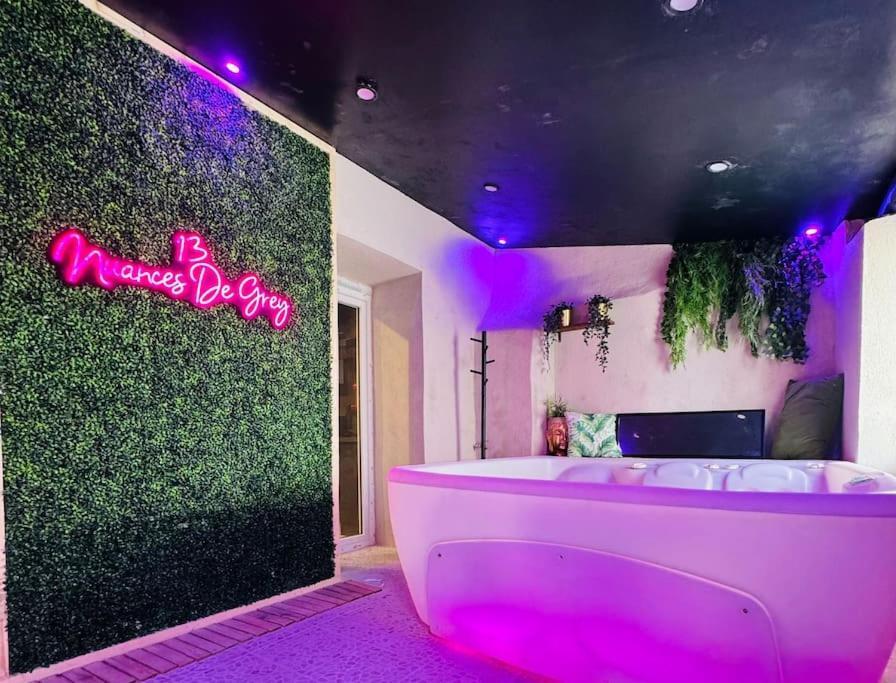 13 Nuances De Grey Jacuzzi Βίλα Μασσαλία Εξωτερικό φωτογραφία