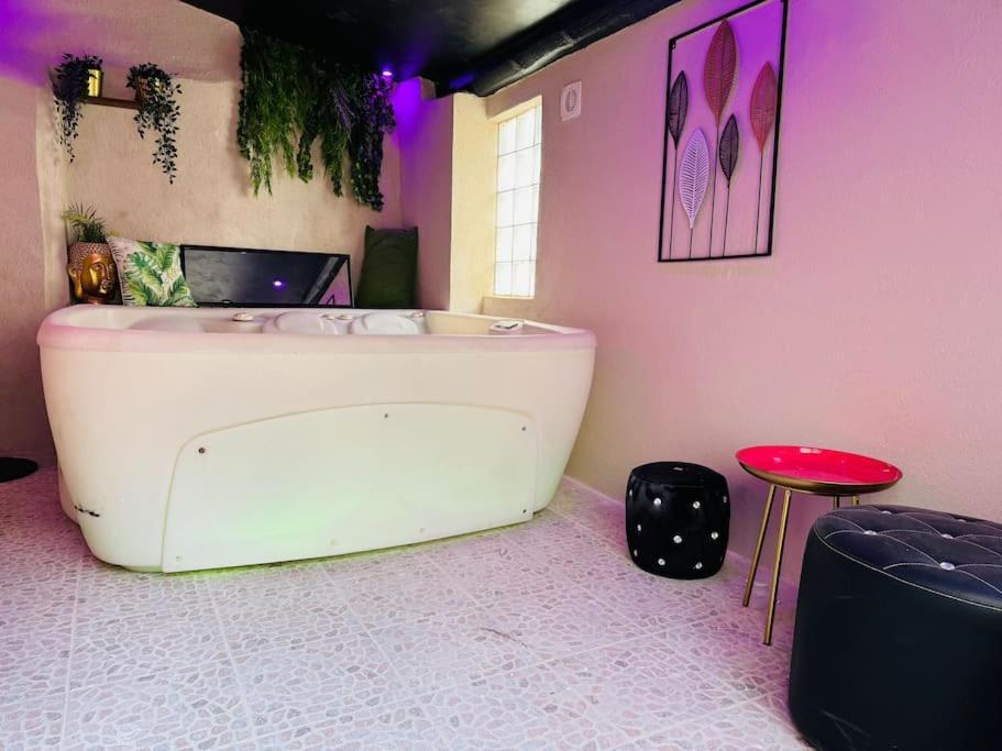 13 Nuances De Grey Jacuzzi Βίλα Μασσαλία Εξωτερικό φωτογραφία